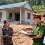 Kiểm tra giấy tờ giữa rừng xanh